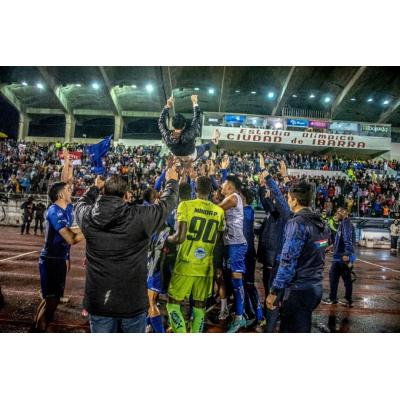 27-летний эквадорский футбольный тренер Джо Армас за два года вывел местный клуб 'Имбабура' из третьей лиги в высший дивизион чемпионата страны