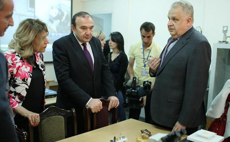 НОВЫЕ ЛАБОРАТОРИИ В АРМЕНИИ