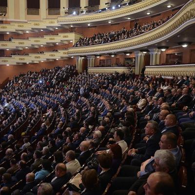 По случаю юбилея системы местного самоуправления Армении в Национальном академическом театре оперы и балета состоялось торжественное заседание с участием президента Сержа Саргсяна