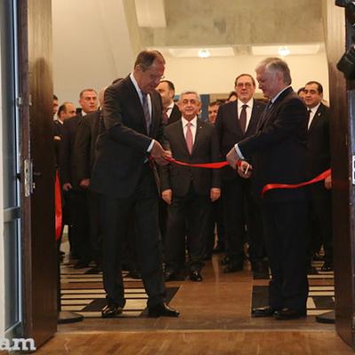 Президент Серж Саргсян вместе с Лавровым присутствовали на открытии выставки «Армения – Россия: дружба, закалённая веками»
