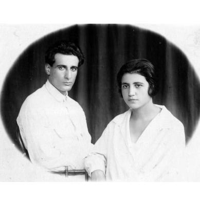 Родители Семы Тангяна: Амазасп (Амо) Мелик-Тангян и Люся Никогосян. Ереван, 1928 г.