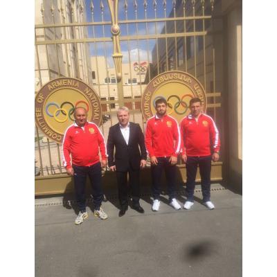 Главный тренер сборной Армении по дзюдо Армен Назарян (справа) рассказал о победе Фердинанда Карапетяна (второй справа) на чемпионате Европы в Израиле