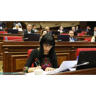 Депутат Наира Зограбян