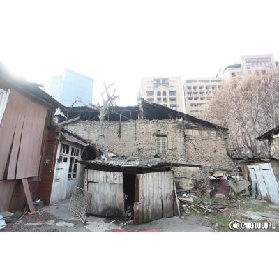В ночь на 12 января задняя часть исторического здания на ереванской улице Арами, 23