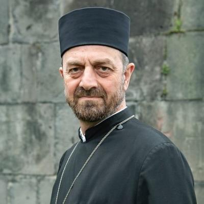 Настоятель Ахпатского монастыря, священник Тер Атом АСАТРЯН