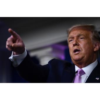 Президент США Дональд Трамп раскритиковал игроков НБА, которые встают на колено во время исполнения национального гимна перед матчем