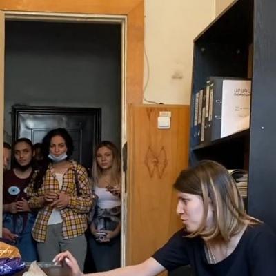 НА ФРОНТ ПО ЗНАКОМСТВУ