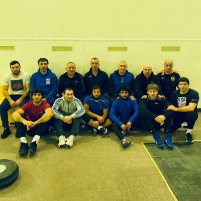 Спортсмены постепенно начинают втягиваться в тренировочный процесс, готовясь к главным стартам года, в надежде, что Олимпийские игры все-таки состоятся