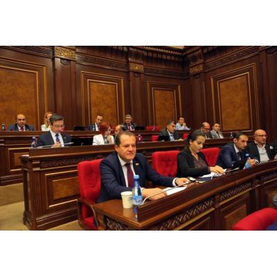 'Мой шаг' и СА играют во власть и оппозицию