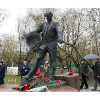 В МОСКВЕ ОТКРЫЛИ ПАМЯТНИК КАРО АЛАБЯНУ