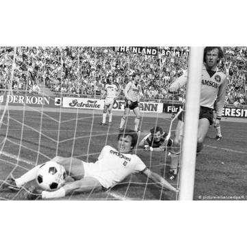 29 апреля 1978 года в чемпионате Германии по футболу был сыгран матч между двумя 'Боруссиями' из Менхенгладбаха и Дортмунда, закончившийся счетом 12:0 в пользу менхенгладбахцев