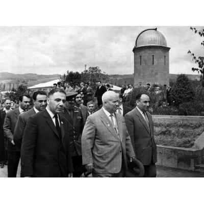 ВСПОМИНАЯ АКАДЕМИКА АМБАРЦУМЯНА