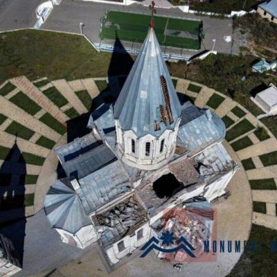 Шушинский собор Св. Всеспасителя после нанесения по нему ракетного удара азербайджано-турецкими войсками