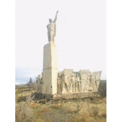 Мемориал маршалу Худякову в селе Мец Тагер