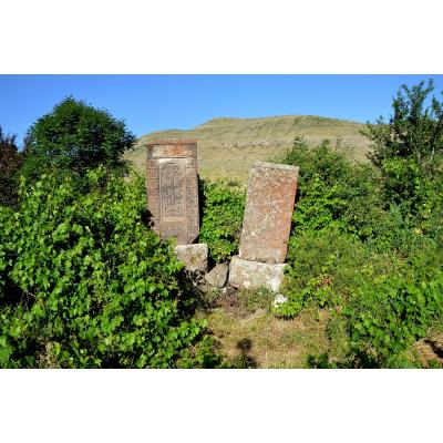 Хачкары в саду, Караглух