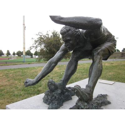 В честь Коннолли в одном из парков на юге Бостона установили скульптуру