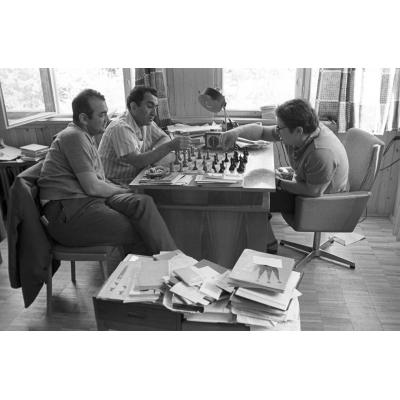 8 февраля исполнилось 100 лет Юрию Авербаху – старейшему шахматному гроссмейстеру в мире