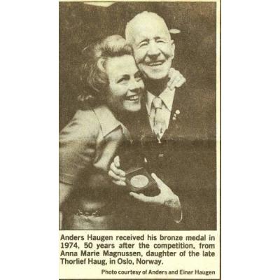 В 1974 году 86-летний американец Андерс Хоген получил олимпийскую бронзовую медаль в прыжках на лыжах с трамплина, завоеванную им за полвека до этого В 1974 году 86-летний американец Андерс Хоген получил олимпийскую бронзовую медаль в прыжках на лыжах с трамплина, завоеванную им за полвека до этого