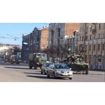 Военная техника Украины на выезде из города