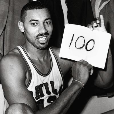 2 марта 1962 года центровой клуба НБА 'Филадельфия Уорриорз' Уилт Чемберлен в матче с 'Нью-Йорк Никс' (169:147) добился уникального достижения, набрав 100 очков