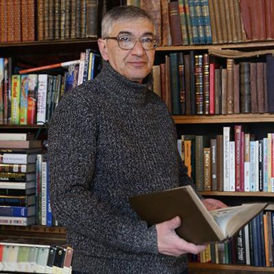 ВМЕСТО УНИКАЛЬНОГО КНИЖНОГО МАГАЗИНА КАФЕ?