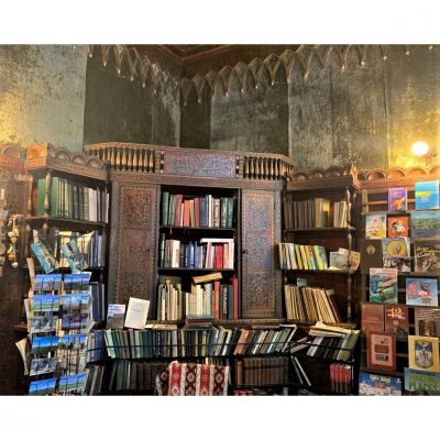 ВМЕСТО УНИКАЛЬНОГО КНИЖНОГО МАГАЗИНА КАФЕ?
