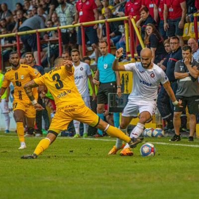 Ереванский 'Пюник' во втором квалификационном раунде Лиги чемпионов УЕФА в ответном матче на выезде разгромил люксембургский 'Дюделанж' и вышел в третий квалификационный раунд 1
