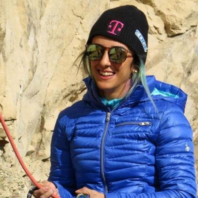 Иранская скалолазка Эльназ Рекаби заявила, что выступила с непокрытой головой на международных соревнованиях в Сеуле из-за случайности