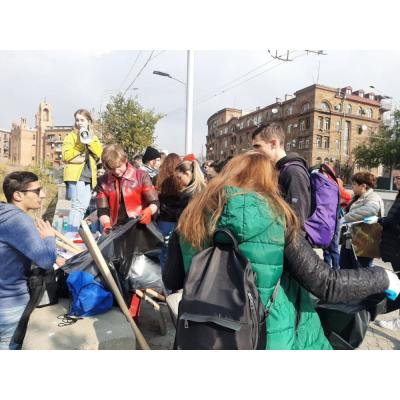 Уборка мусора с территории Разданского ущелья
