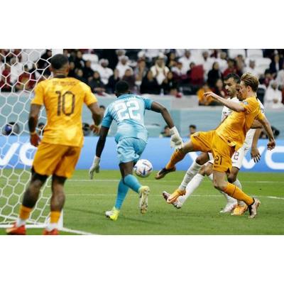 На чемпионате мира по футболу в Катаре определились первые участники плей-офф из групп A и B