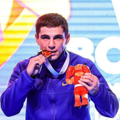 Чемпион мира и Европы 2022 года по боксу среди юниоров Эрик Исраелян, решивший сменить спортивное гражданство, озвучил свои претензии к МОНКС и ФБА