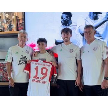 15-летний американский футболист армянского происхождения Майка Аракелян (Mykah Arakelyan) стал членом академии мюнхенской 'Баварии' и будет выступать в команде FC Bayern Global Academy (U17)