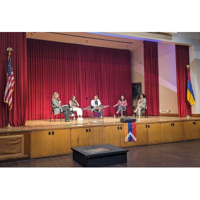 ФЕМИННО-«СПУТНИК» ОТПРАВИЛСЯ В САН-ФРАНЦИСКО