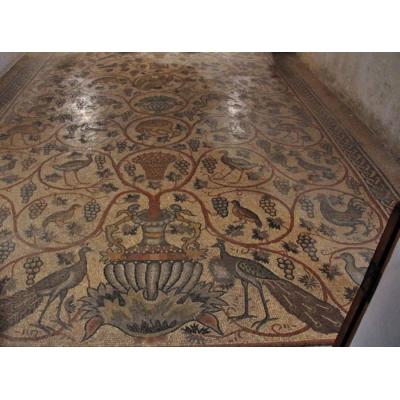 Большая часть мозаик украшала полы греческих или армянских церквей
