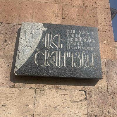 ПОКА МЫ ПОМНИМ, АРТИСТ ЕЩЕ ЖИВ...