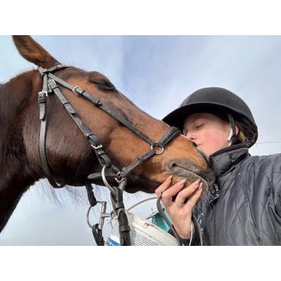 Российская всадница Ксения Костыгова получила двухлетнюю дисквалификацию за жесткое отношение к своей лошади в ходе соревнований