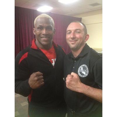 Судья MMA армянского происхождения Майкл Белл принял странное решение в поединке между Арманом Царукяном и Чарльзом Оливейрой не в пользу соотечественника