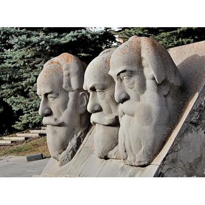 А БУХГАЛТЕРА ПЕРЕКВАЛИФИЦИРУЕМ В ЭКСКУРСОВОДЫ!..
