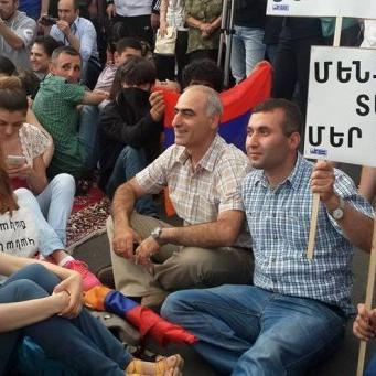 Притихшая гражданская инициатива 'Я против!' теперь вновь вступила в фазу борьбы, в ряды недовольных