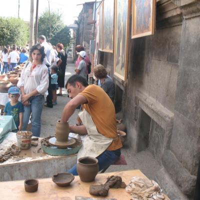 В этом году программа Дня Гюмри оказалась обширной и продуктивной, впервые взрослые уступили свое место молодым