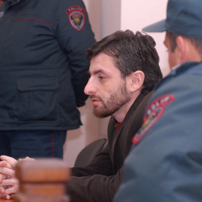 Кюрегян говорил, не вставая с места, сидя