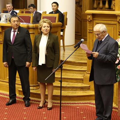 Премия Межпарламентской ассамблеи стран СНГ директору Матенадарана