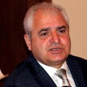 В этой связи чувство глубокого умиления вызвало предложение бывшего диссидента Азата Аршакяна: он предложил задействовать в борьбе с коррупцией сотрудников бывшего советского ОБХСС