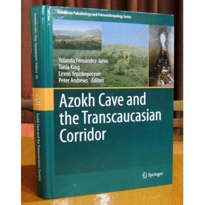 За книгу 'Азохская пещера и Кавказский коридор' Левон Епископосян и четверо зарубежных коллег были удостоены государственных наград НКР - медалей Вачагана Барепашта