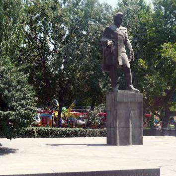 Памятник А. Грибоедову в Ереване
