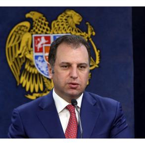 Накануне в отставку подал министр обороны Виген Саркисян