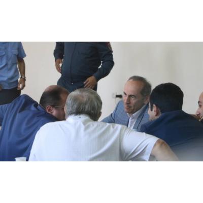 Судебное заседание о мере пресечения в отношении Роберта Кочаряна в рамках дела о событиях 1-2 марта 2008 года