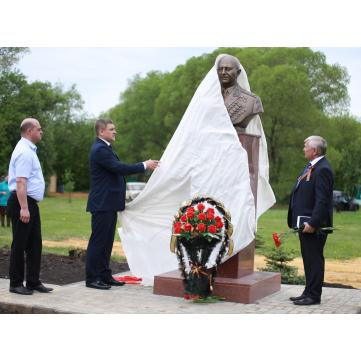 ПАМЯТНИК ИВАНУ БАГРАМЯНУ НА 'ТЕРБУНСКОМ РУБЕЖЕ'