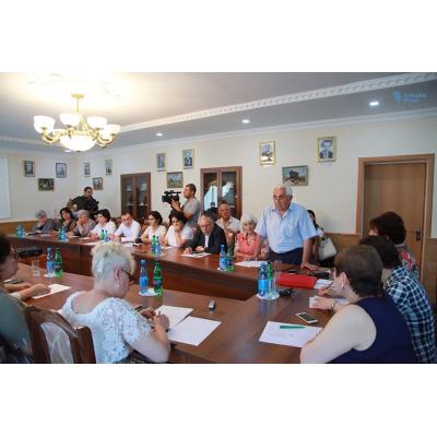 Круглый стол, организованный в Степанакерте общественной организацией 'Материнство'