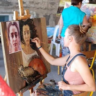 С 13 по 20 августа в Вагаршапатском культурном центре 'Мачаненц тун' прошел V международный симпозиум художников